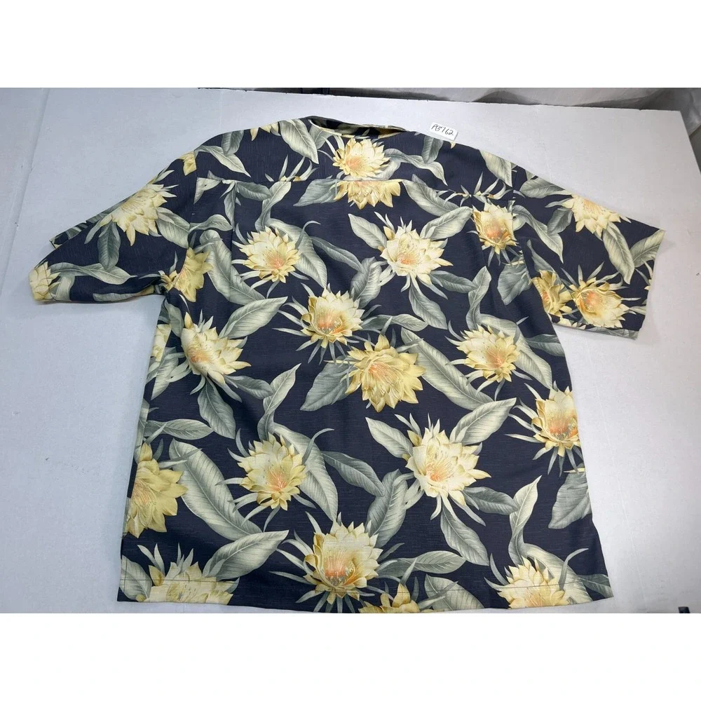 Tommy‎ Bahama Hawaiian shirt Men's size XL multicolor button-down short-sleeve